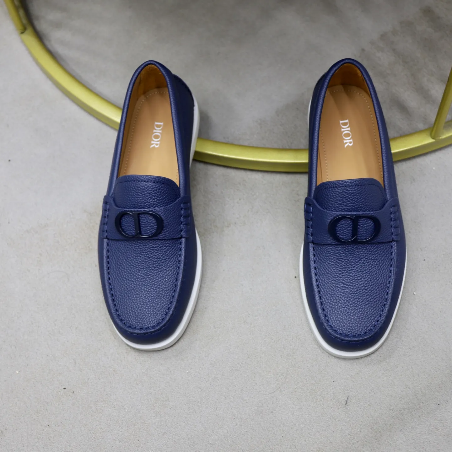 Ex-factory price: 540🙅‍♂️🙅‍♂️🙅‍♂️ Brand: Dior DIOR Standard code: Men's code 38/44 (45 can be customized) Grade: Same as the official website Material: Original cowhide stitching, cowhide lining, original TPU wear-resistant soft outsole Style categories: Leisure and sports version, footwear for driving, young fashion, European and American trends, British style Color: actual picture color